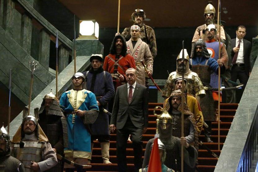 Sarayda bir ilk, 16 Türk devleti askeri törende
