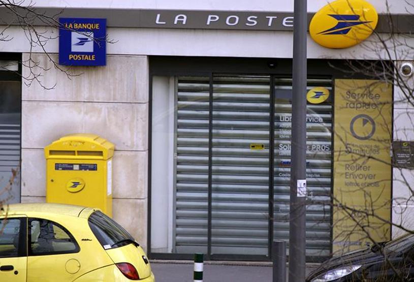 Pariste bir postanede bulunanlar rehin alındı