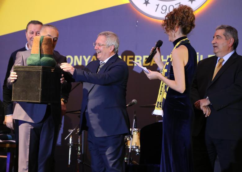 Aziz Yıldırım Mevlevi Sarığı giydi