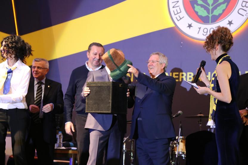 Aziz Yıldırım Mevlevi Sarığı giydi