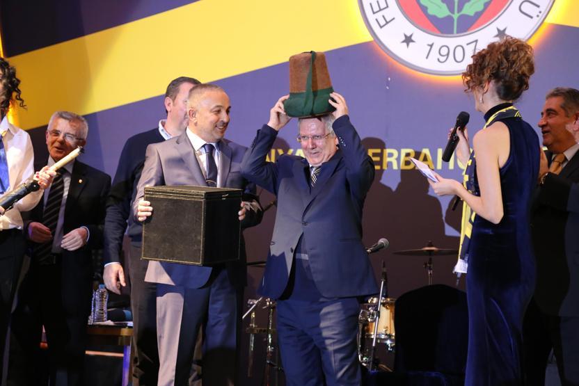Aziz Yıldırım Mevlevi Sarığı giydi