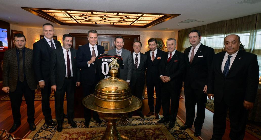 Beşiktaş yönetimi Melih Gökçeki ziyaret etti