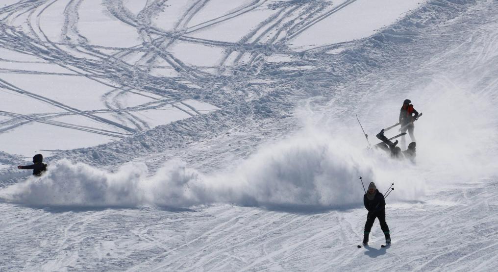Hakkari dağları, snowboardla tanıştı
