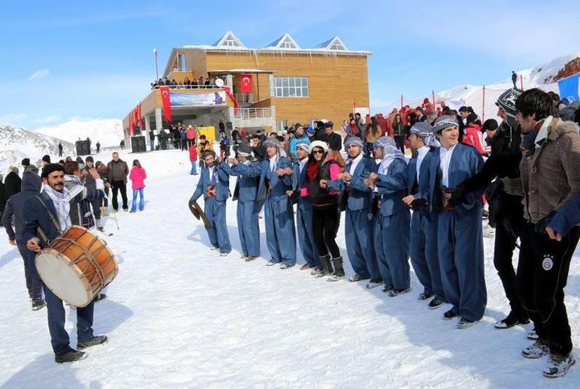 Hakkari dağları, snowboardla tanıştı