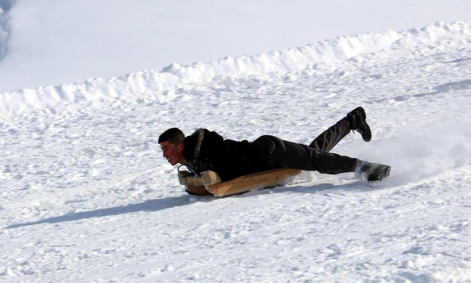 Hakkari dağları, snowboardla tanıştı