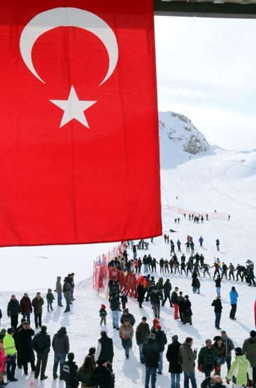 Hakkari dağları, snowboardla tanıştı