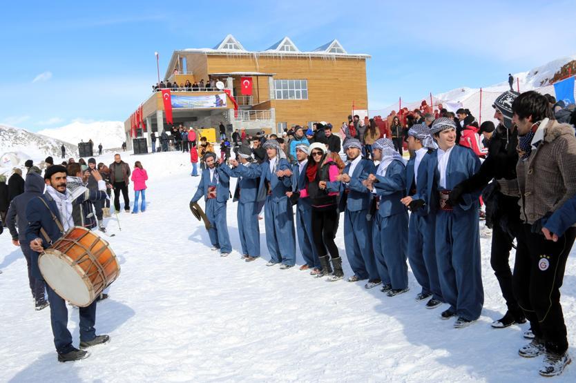 Hakkari dağları, snowboardla tanıştı