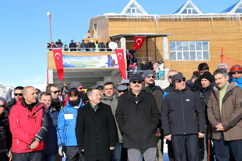 Hakkari dağları, snowboardla tanıştı
