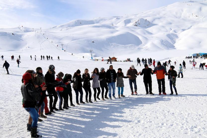 Hakkari dağları, snowboardla tanıştı