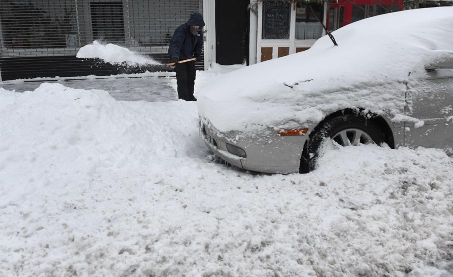 Meteorologlar özür diledi: Hayatı felç ettik