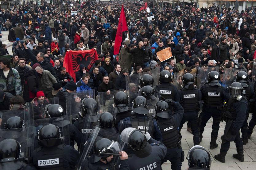 Kosovada olaylar büyüyor