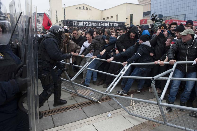 Kosovada olaylar büyüyor