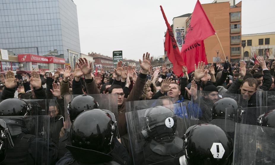 Kosovada olaylar büyüyor