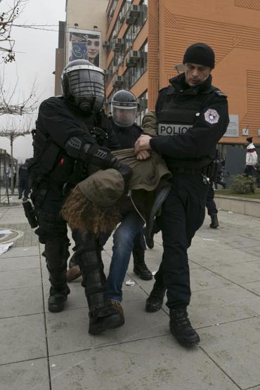 Kosovada olaylar büyüyor