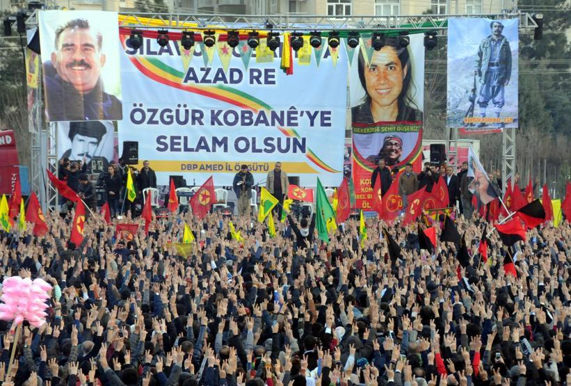 Diyarbakırda 20 bin kişi sokağa indi