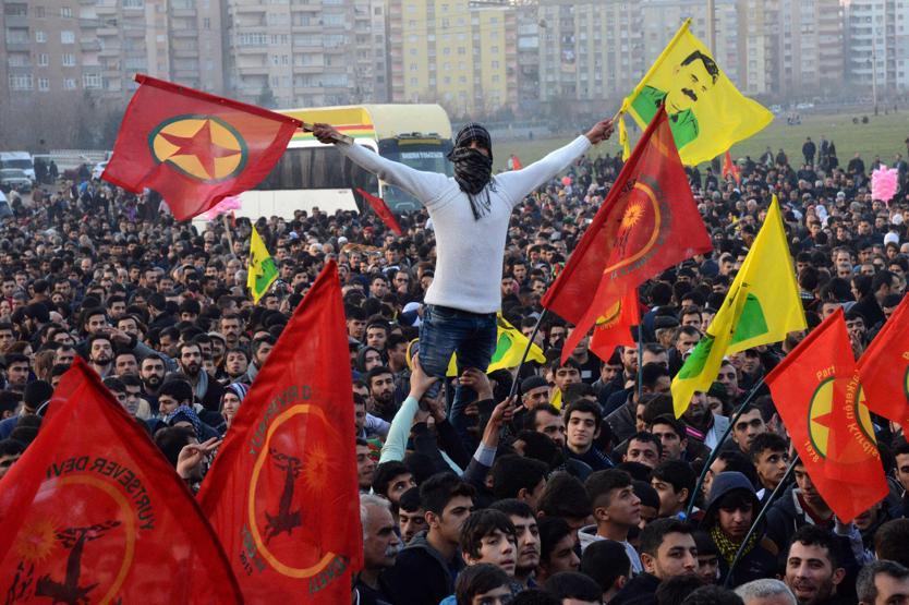 Diyarbakırda 20 bin kişi sokağa indi