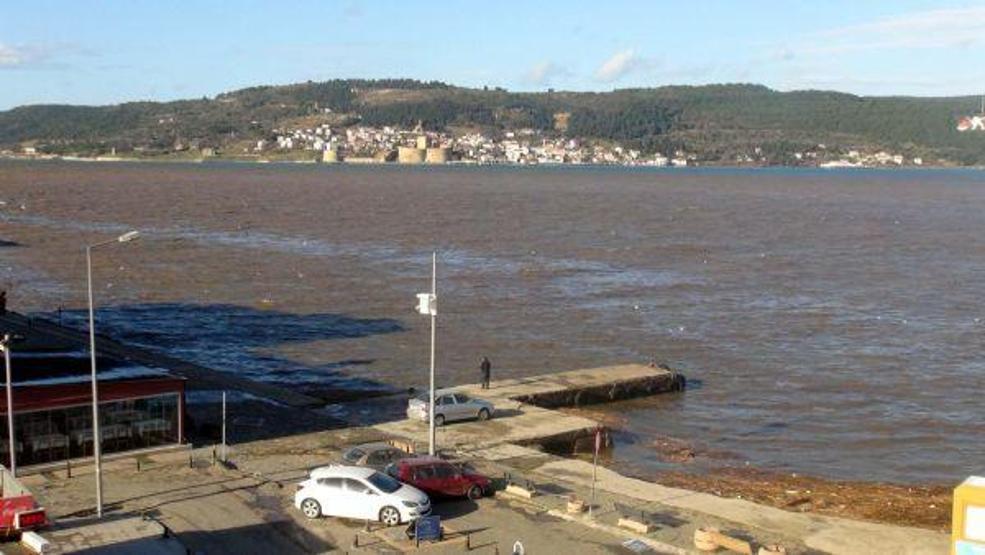 Lodos Çanakkale Boğazını bu hale getirdi