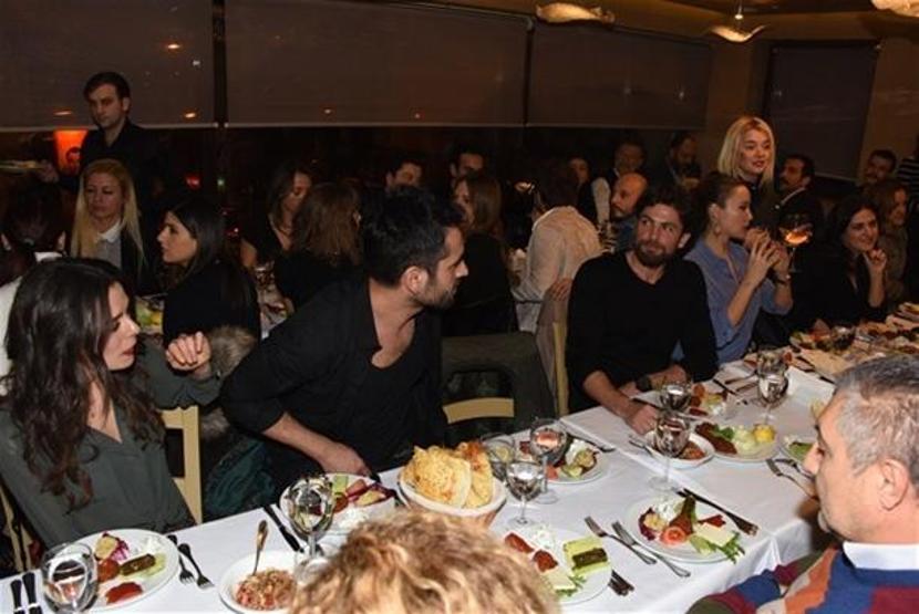 Aşk Yenideni sevgilileriyle birlikte izlediler