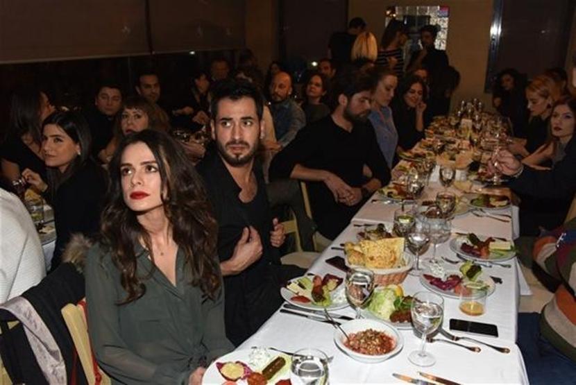 Aşk Yenideni sevgilileriyle birlikte izlediler