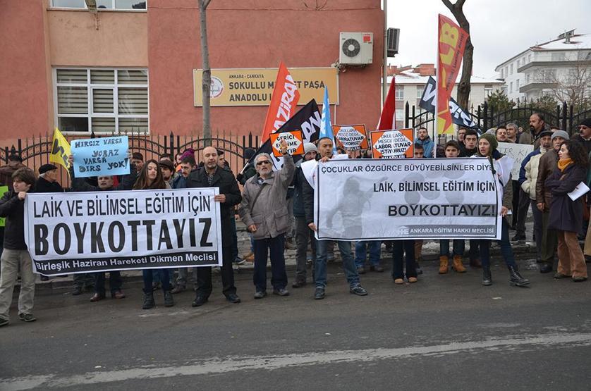 Laik eğitim için okul boykotu eylemi