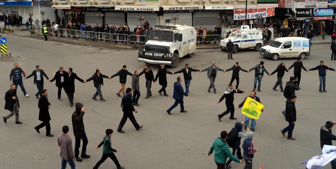 Diyarbakırda 20 bin kişiden Öcalan protestosu
