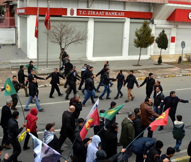 Diyarbakırda 20 bin kişiden Öcalan protestosu