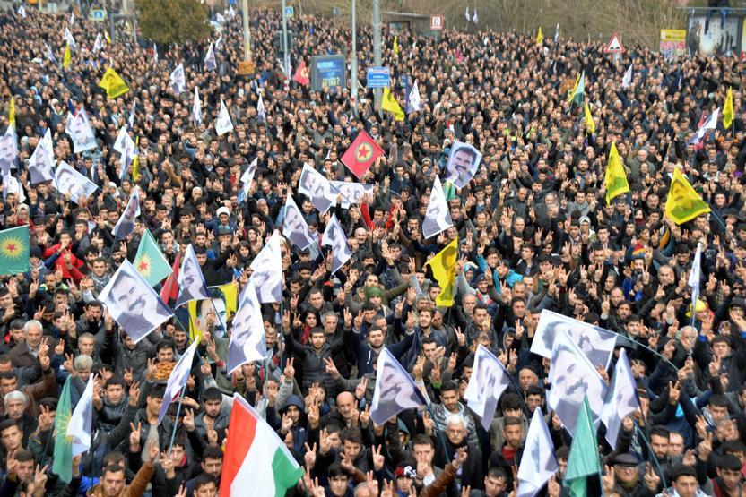 Diyarbakırda 20 bin kişiden Öcalan protestosu