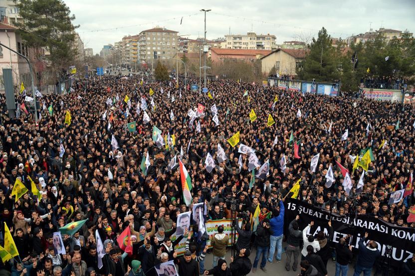 Diyarbakırda 20 bin kişiden Öcalan protestosu