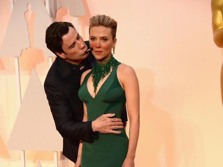Dikkat John Travolta öpebilir