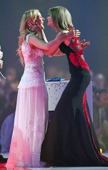 Brit Awards 2015te ödüller dağıtıldı