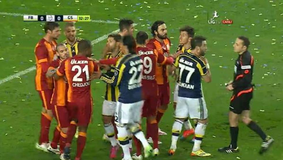 Dev derbiden çarpıcı kareler