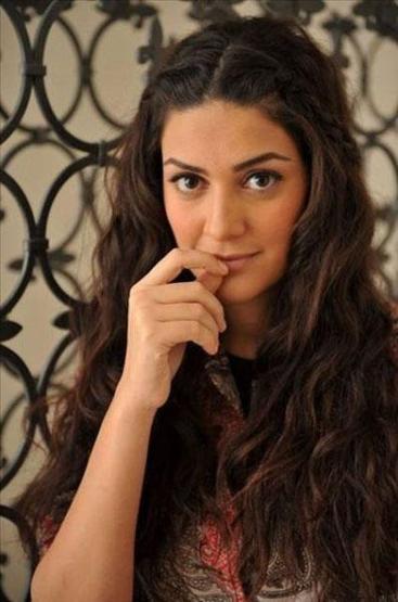Bergüzar Korel: Adam olmak zor, erkek olmak kolay