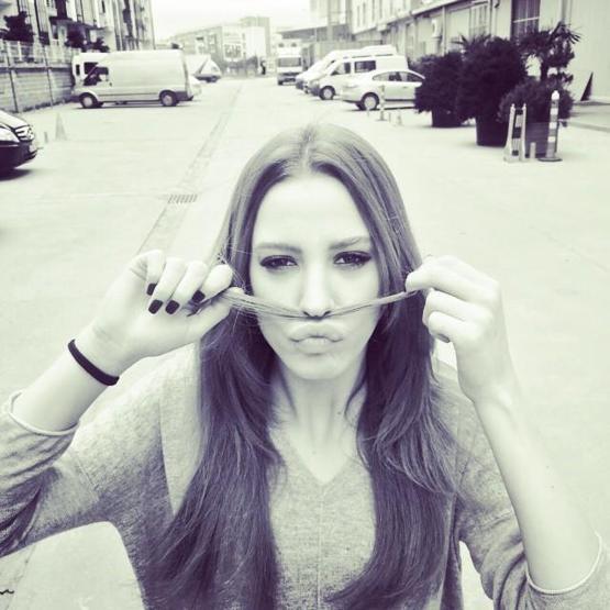 Serenay Sarıkayadan rekor paylaşım