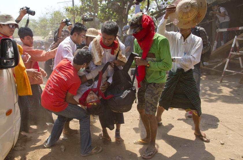 Myanmarda polisten öğrencilere orantısız güç