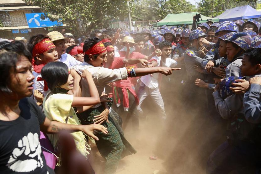 Myanmarda polisten öğrencilere orantısız güç