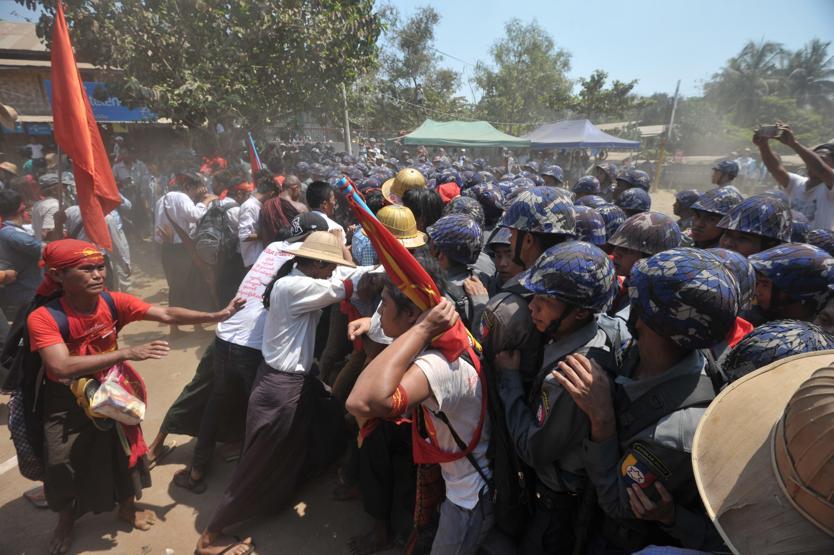 Myanmarda polisten öğrencilere orantısız güç