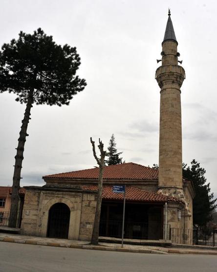 Çivisiz cami yıllara meydan okuyor