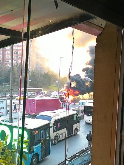 Şirinevlerde metrobüs yandı