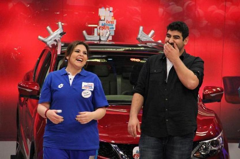 Pelin Öztekin ve sevgilisi otomobil kazandı