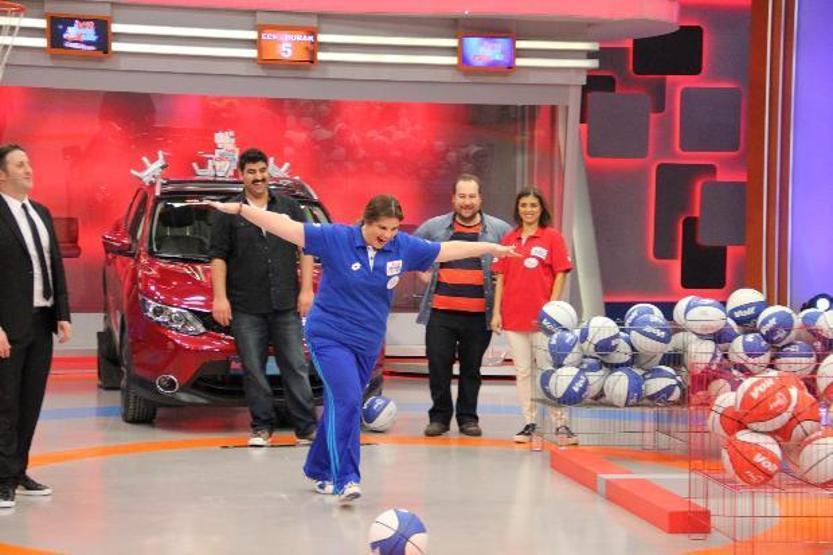 Pelin Öztekin ve sevgilisi otomobil kazandı