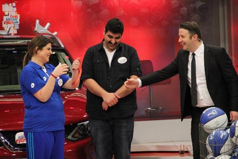 Pelin Öztekin ve sevgilisi otomobil kazandı