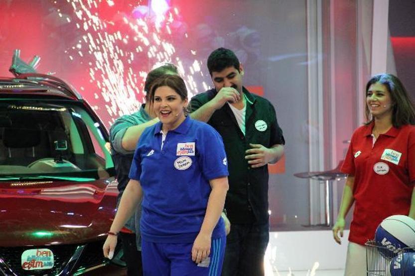 Pelin Öztekin ve sevgilisi otomobil kazandı