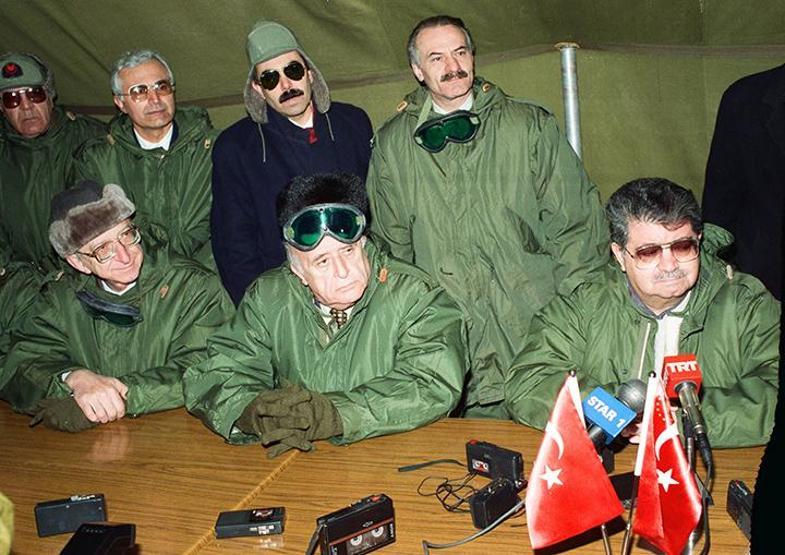 Fotoğraflarla Turgut Özalın hayatı