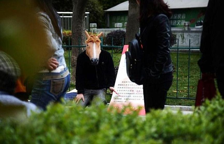 At maskesi takan adamın hikayesi