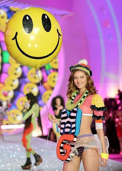 Victoria’s Secret yeni melekleri çıplak tanıttı