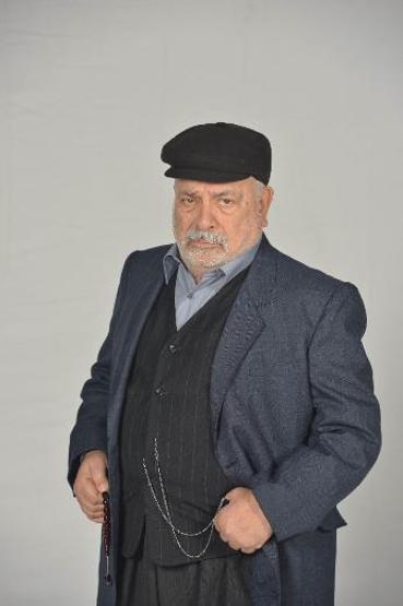 Zeki Alasya vefat etti