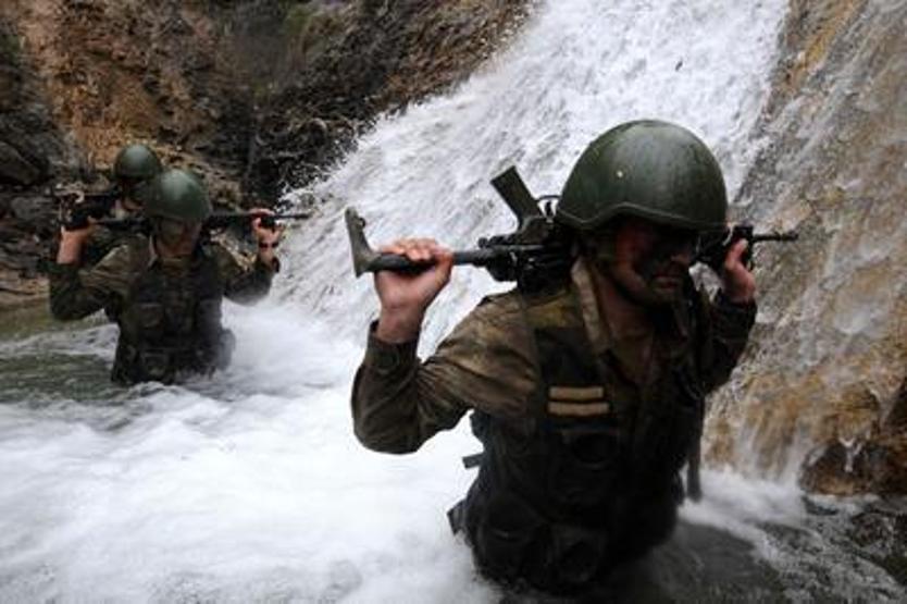 Hayalet komandoların göz kamaştıran eğitimi