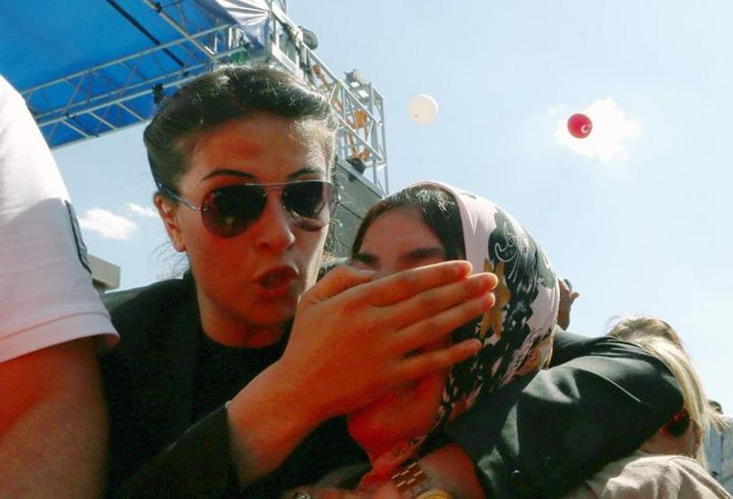 Seni seviyoruz cumhurbaşkanım dedi, alandan çıkarıldı