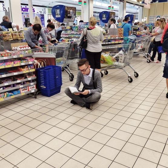 Yoksa entel görünüp kız tavlamaya mı çalışıyor