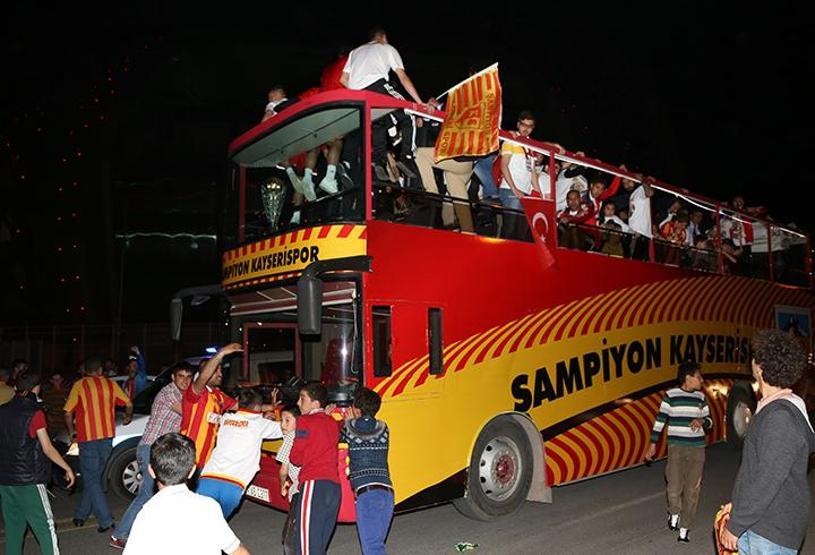 Kayserisporun şampiyonluk turundan kareler